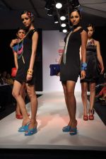 Model walk the ramp for Sannam Chopra Talent Box show at Lakme Fashion Week Day 2 on 4th Aug 2012 (42).JPG